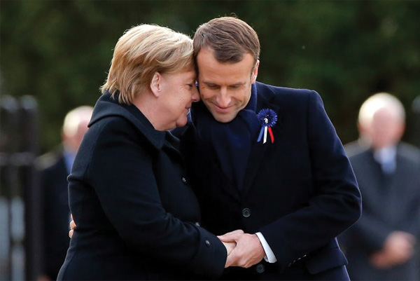 macron-en-merkel-onthullen-gedenkplaat