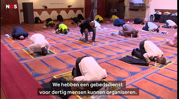 biddende-politieagenten-in-de-moskee