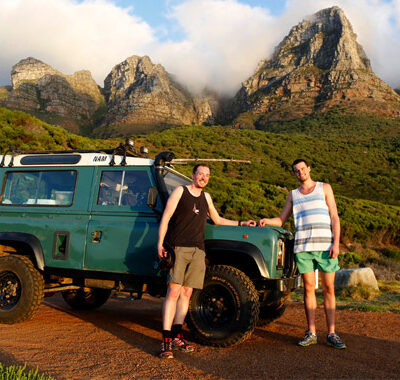 blanken-met-landrovers-in-oost-afrika