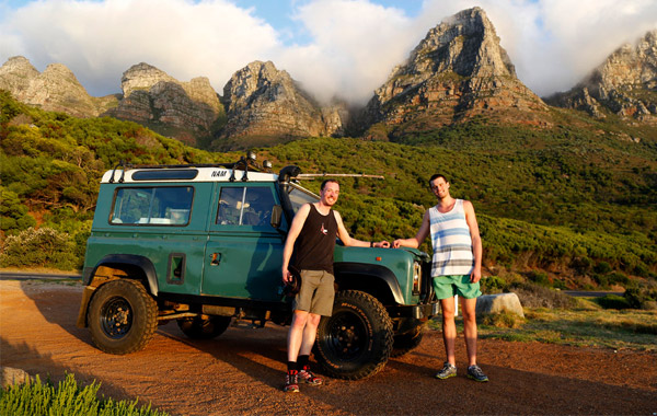 blanken-met-landrovers-in-oost-afrika