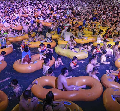 wuhan-poolparty