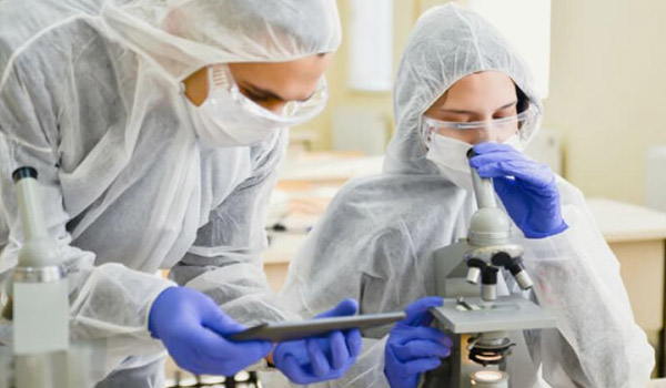 corona-vaccin-onderzoekers-in-het-lab