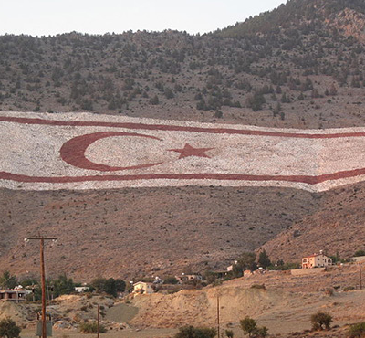 800px-Cyprus_north_-_Turkish_flag_on_mountain