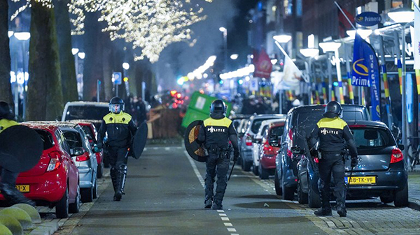 Rellen-op-Rotterdam-Zuid-waarbij-de-politie-en-ME-moesten-optreden-Bron-Media-TV