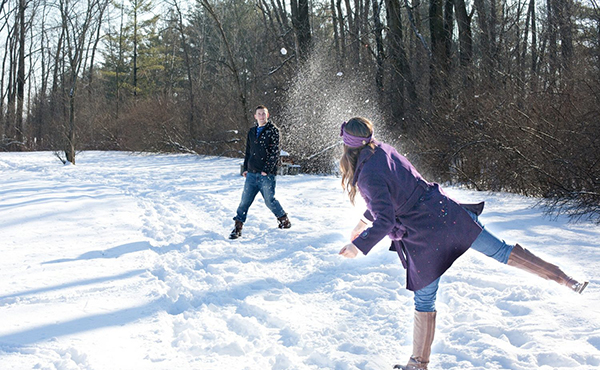 snowball-fight-578445_1920-1500x1000