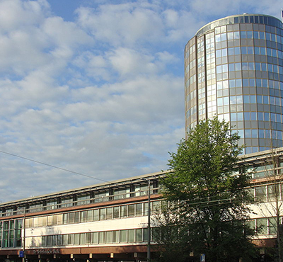 1200px-De_Nederlandsche_Bank_Westeinde_Amsterdam_20130818