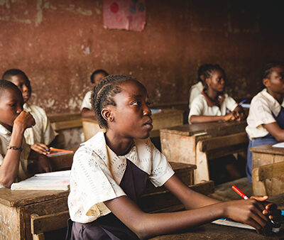 Nigeriaanse kinderen in de schoolbanken
