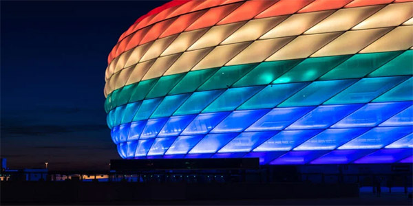 munchen-had-de-allianz-arena-in-regenboogkleuren-willen