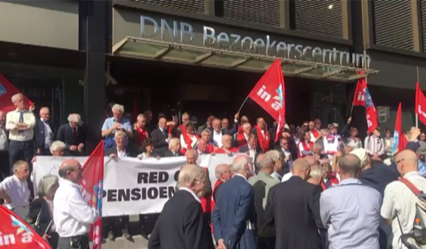 demonstranten-tegen-het-pensioenbeleid-van-de-nederlandsche-bank