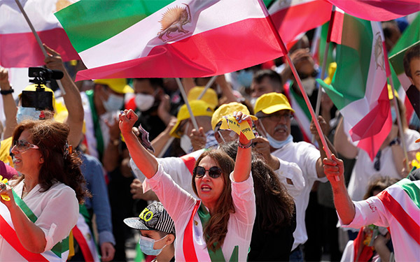 demonstratie-tegen-het-iraanse-regiem-in-hamburg