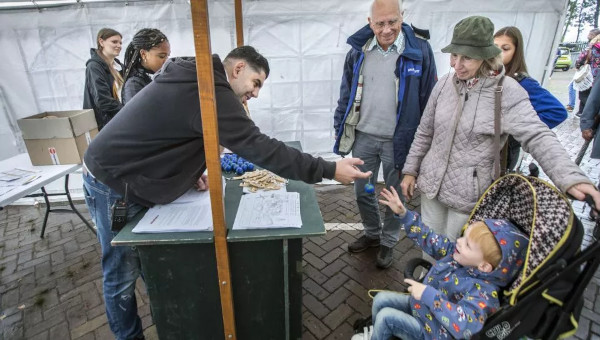 ROORDA011022-vluchtelingenwerkDEF